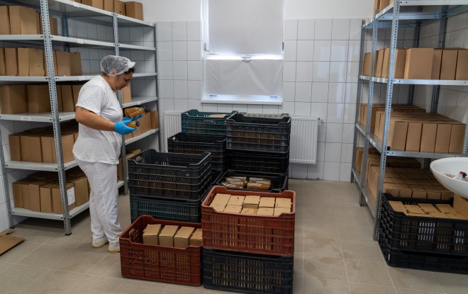 Tiszaburai Gyógynövény Feldolgozó